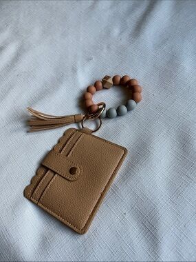 Tan Cardholder Keyring with Silicone Beaded Wristlet
NEW. PERFECT GIFT!